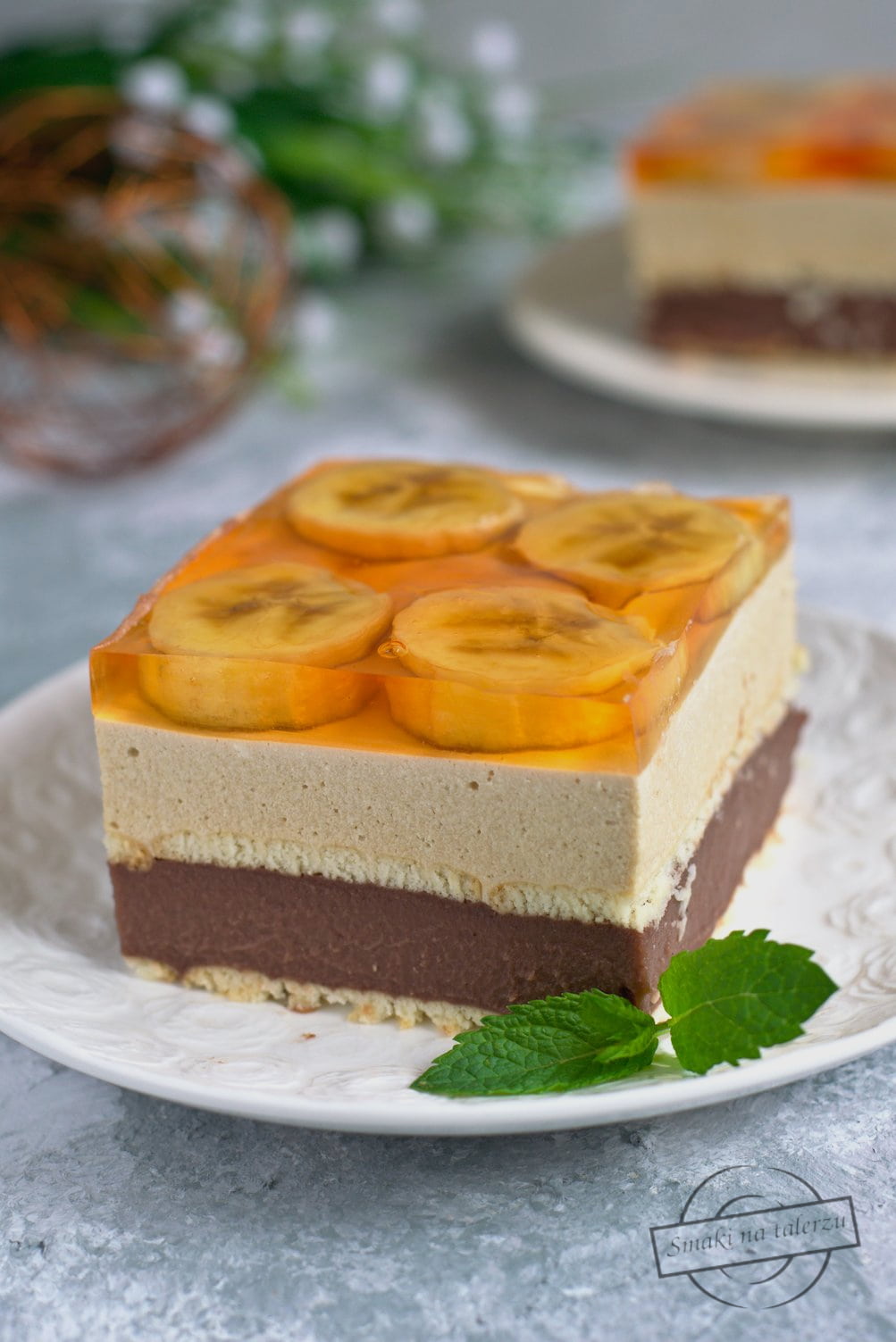 Kawowo-czekoladowe ciasto z bananami i galaretką - bez pieczenia