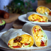 Tortilla z jajecznicą, chorizo i pieczoną papryką jajecznicazchorizowtortilli4
