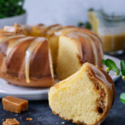 babka z ajerkoniakiem i krówkami