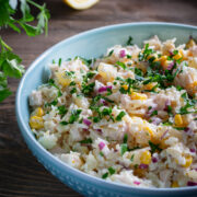 salatka_ryzowa_z_wedzonym_kurczakiem