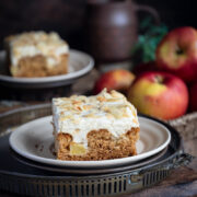 Miodowe z jabłkami i kremem chałwowym miodowe z jablkiem i masa chalwowa