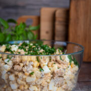 salatka z kurczakiem i pieczarkami marynowanymi