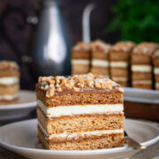 miodowiec z kremem mlecznym