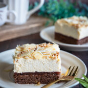 kostka malinowo ajerkoniakowa