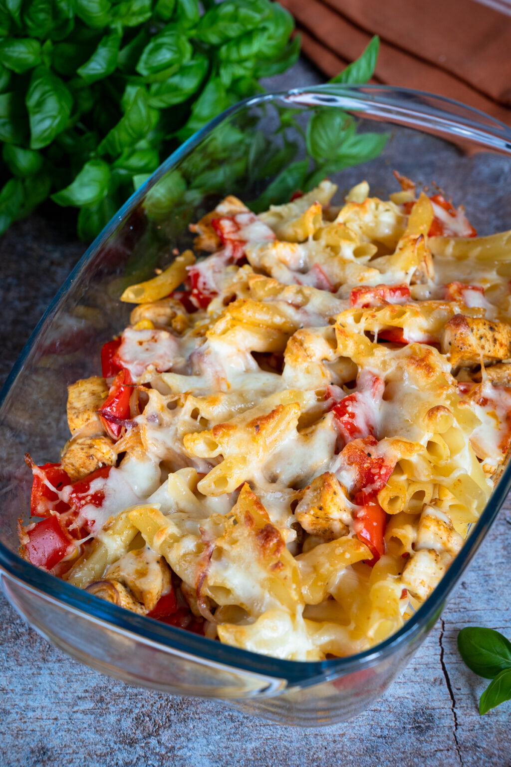 zapiekanka makaronowa z kurczakiem i papryką