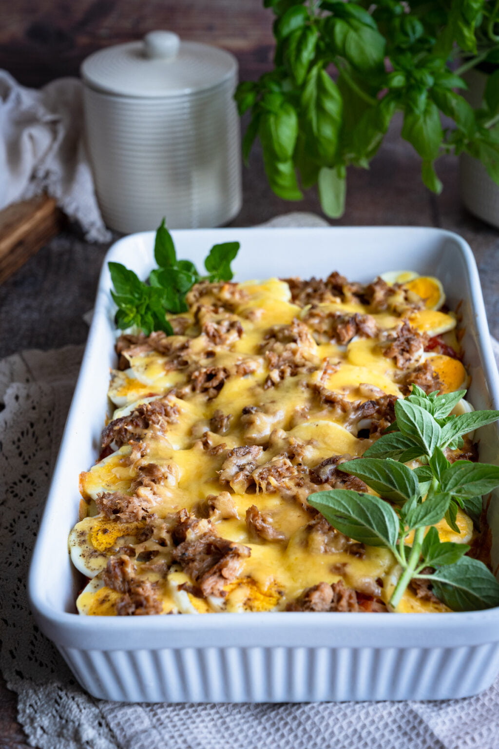 zapiekanka ziemniaczana z jajkiem i tuńczykiem