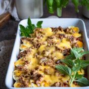 zapiekanka ziemniaczana z jajkiem i tuńczykiem