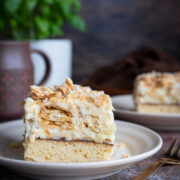 ciasto z chrupiącym kremem budyniowym