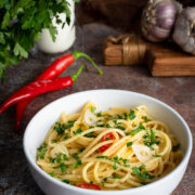 Spaghetti aglio, olio e peperoncino spaghetti aglio e olio