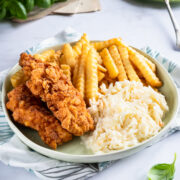Chrupiące stripsy z kurczaka w stylu KFC stripsy z kurczaka