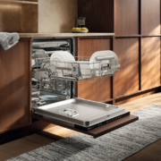 Wystarczy ustawić czas, a zmywanie zrobi się samo. Idealnie czyste naczynia ze zmywarką Electrolux QuickSelect 2.0 główne_260202JXNI